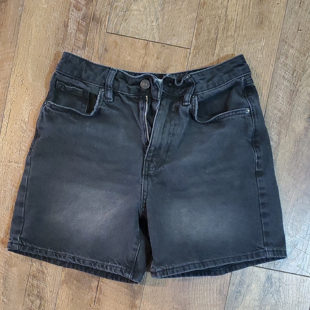 90'd Fit Dark Wash Shorts